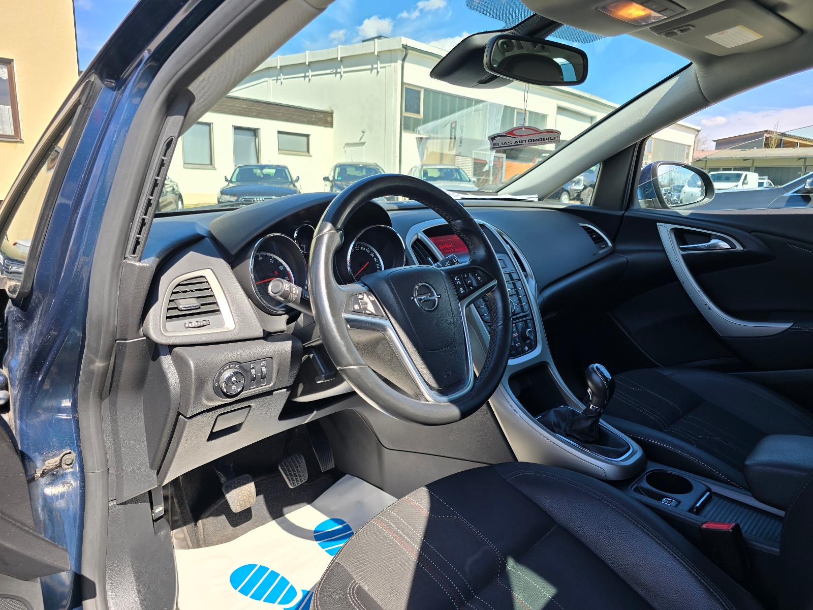 Opel Astra 2012 — photo 14