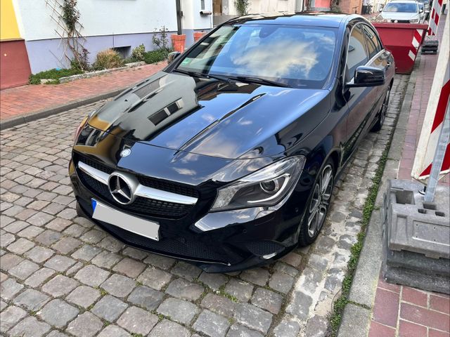 MERCEDES-BENZ CLA 200 -