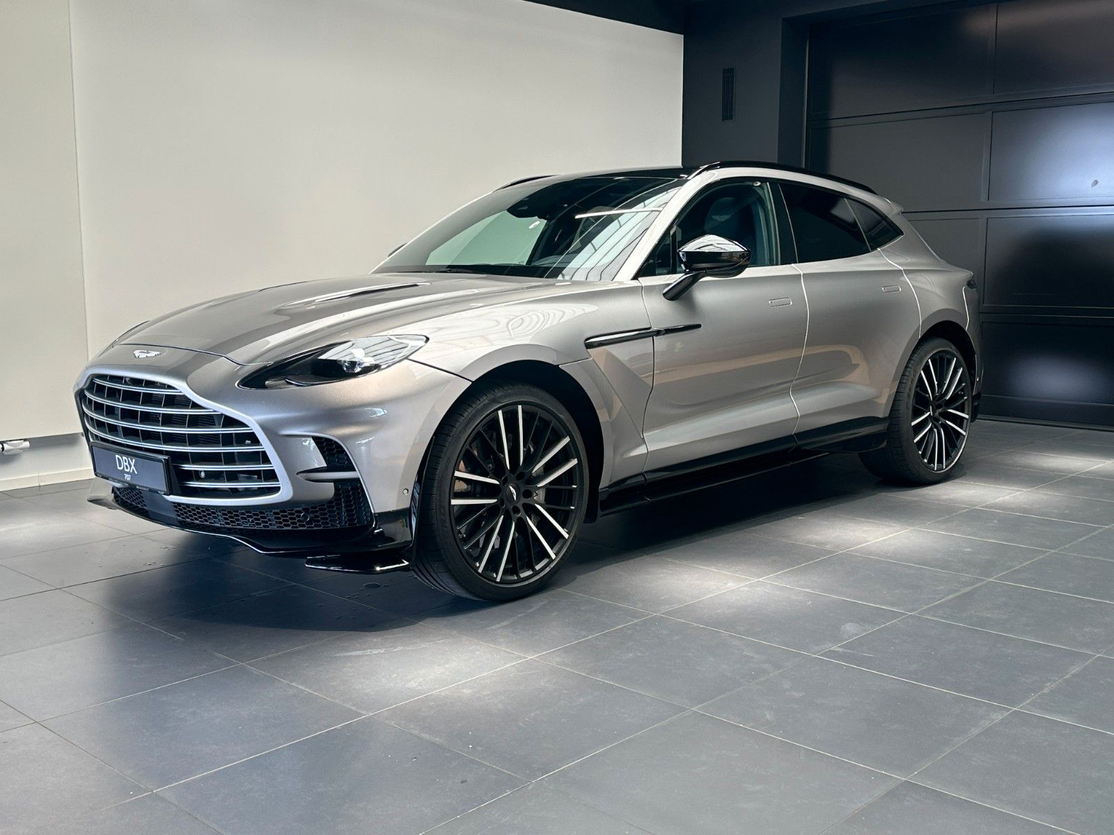 Aston Martin DBX707-Aluminite Silver-Standheizung-Leder