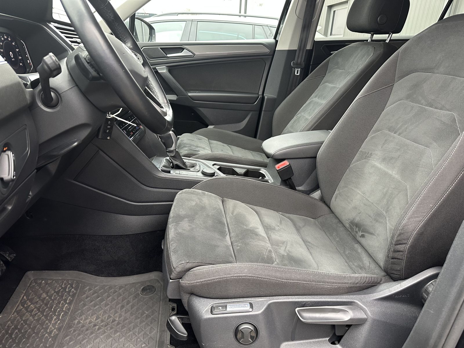 Fahrzeugabbildung Volkswagen Tiguan Allspace Life 4Motion NAV+LED+AHK+KAM+ACC