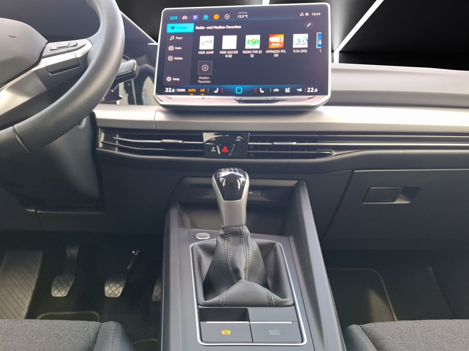 Fahrzeugabbildung Volkswagen Golf VIII Variant TSI Life Standhzg. LED Navi AI