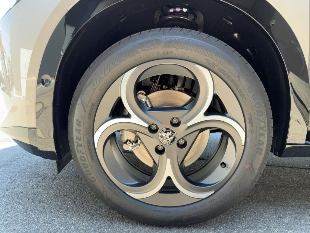Fahrzeugabbildung Alfa Romeo Junior Sport Speciale Ibrida