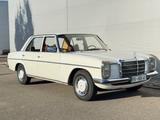 Mercedes-Benz 115 220d /8 H "Vorbesitzer seit 97" - Mercedes-Benz 220 mit Diesel-Antrieb: Limousine, Schaltgetriebe
