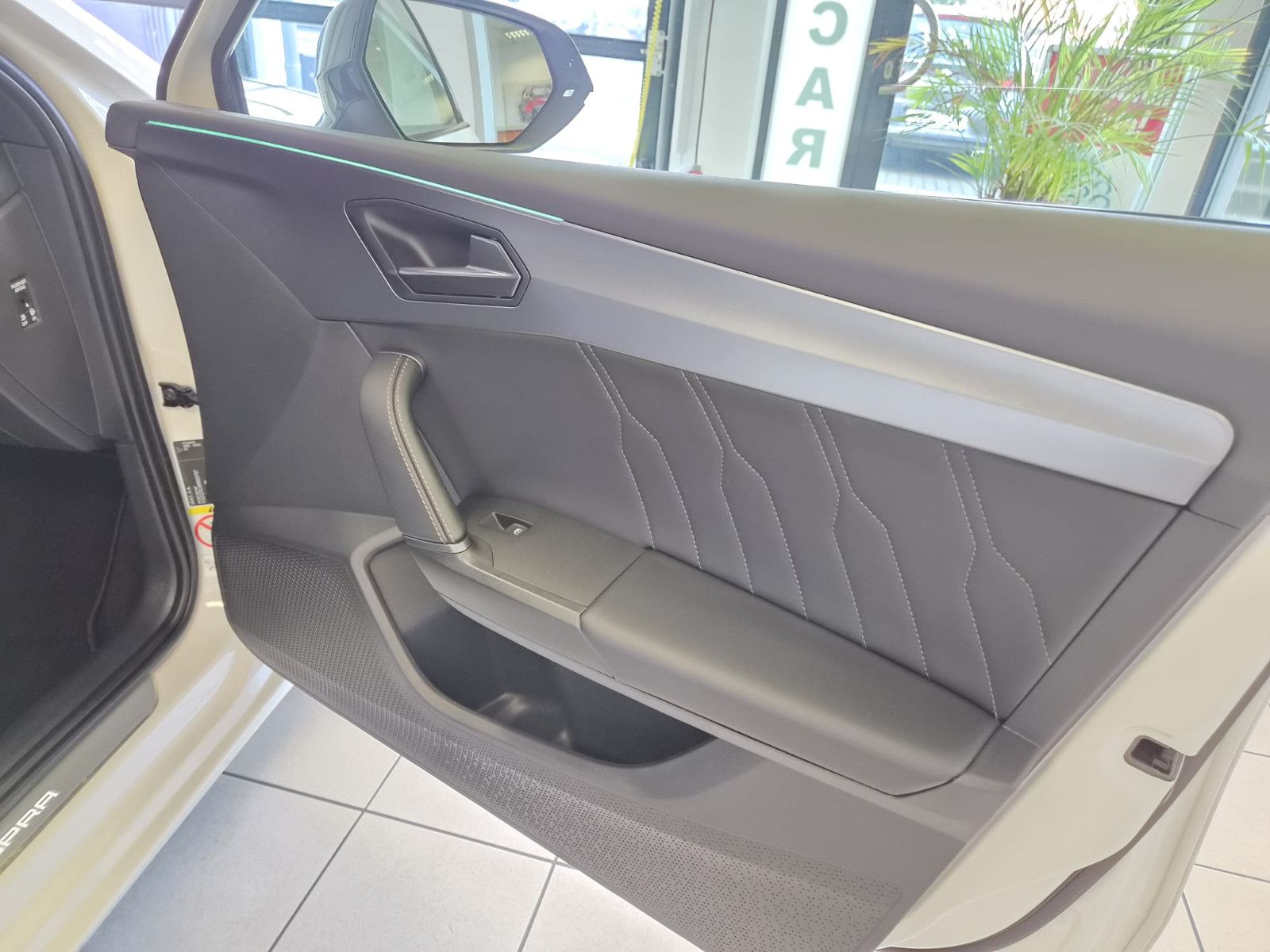 Fahrzeugabbildung CUPRA Leon VZ e-Hybrid / GEPFLEGT / NAVI / KAMERA