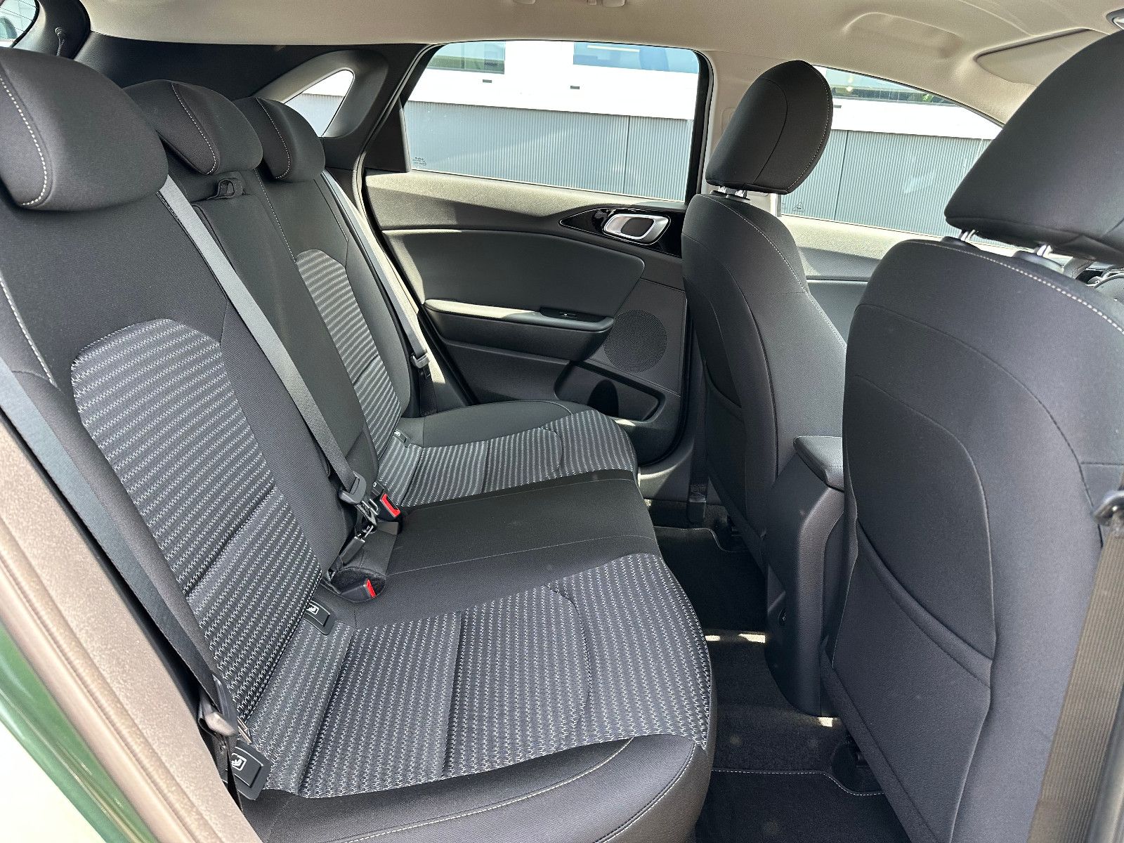 Fahrzeugabbildung Kia cee'd / Ceed  1.5 T-GDI MT VISION NAVI KOMF+