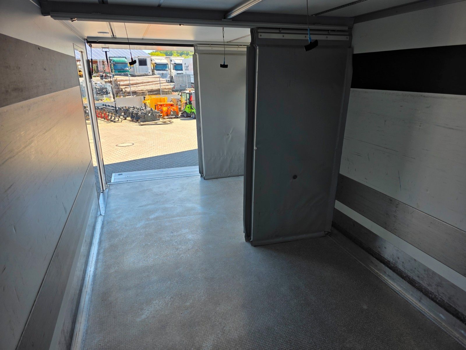 Fahrzeugabbildung Mercedes-Benz Atego 818 L ThermoKing V-600 Max LBW Klima