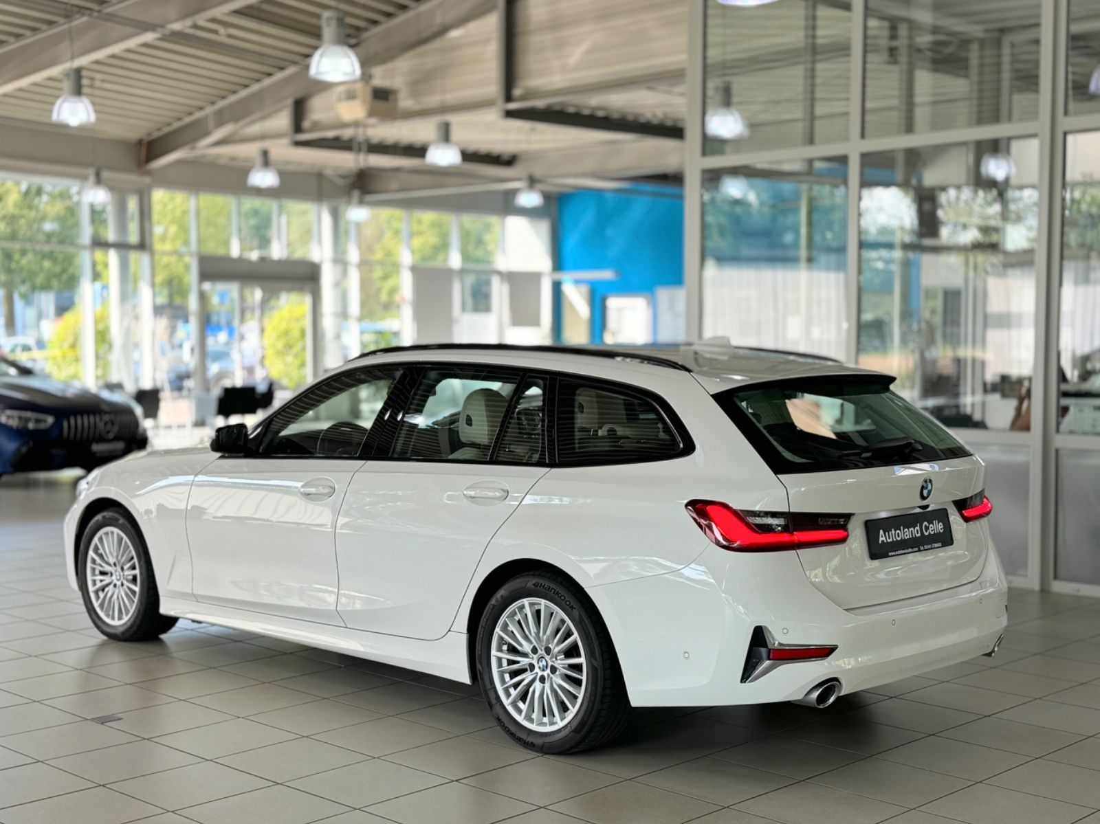 Fahrzeugabbildung BMW 320d Luxury Line 360° Panorama ACC Komfort Sport