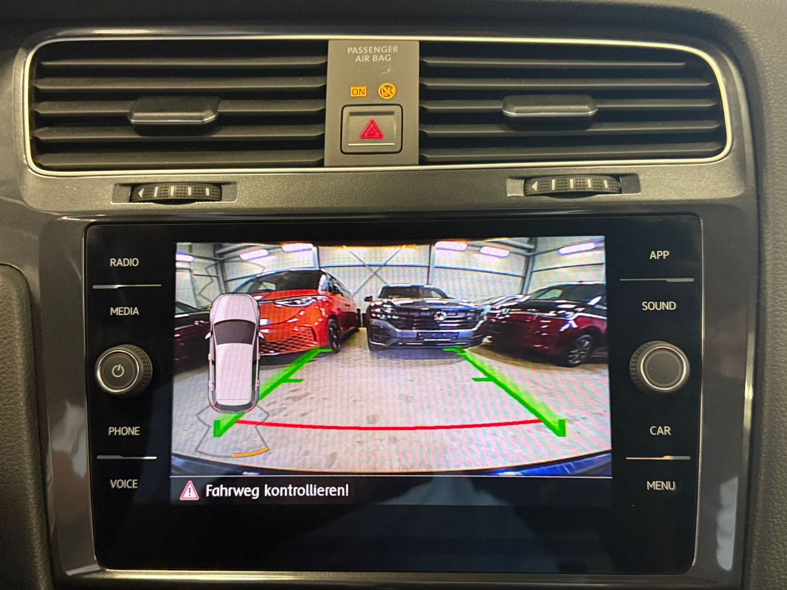 Fahrzeugabbildung Volkswagen Golf VII Lim. Comfortline CNG ACC AHK Kamera SHZ