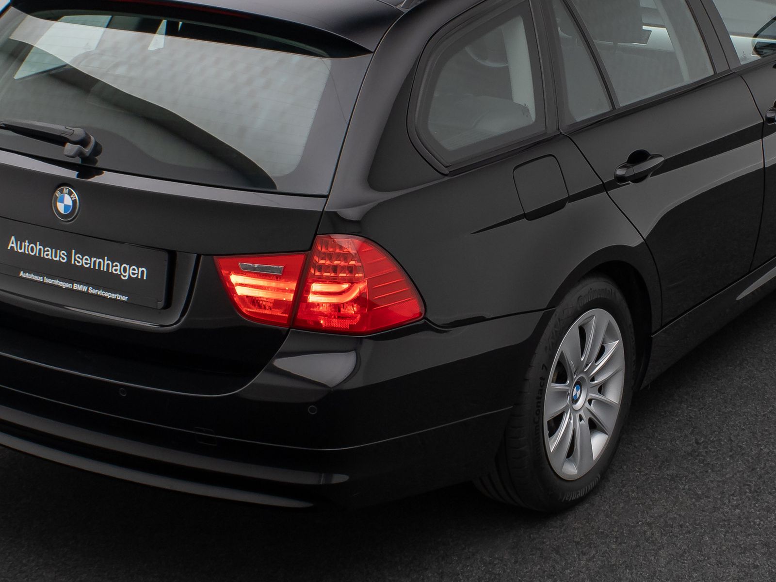 Fahrzeugabbildung BMW 318d GeschwindigReg KlimaAut PDC AHK Nebelschein
