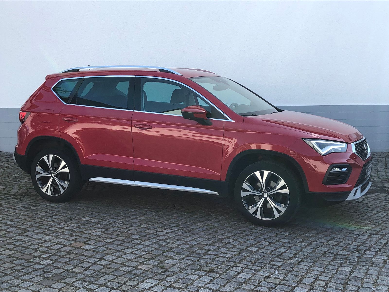 Fahrzeugabbildung SEAT Ateca Xperience 1,5 TSI *Navi*LED*Sitzh.*Pak.-L