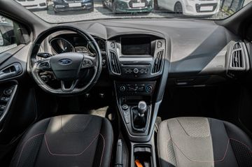Fahrzeugabbildung Ford Focus Turnier ST-Line |NAVI|PDC|SHZ|AHK