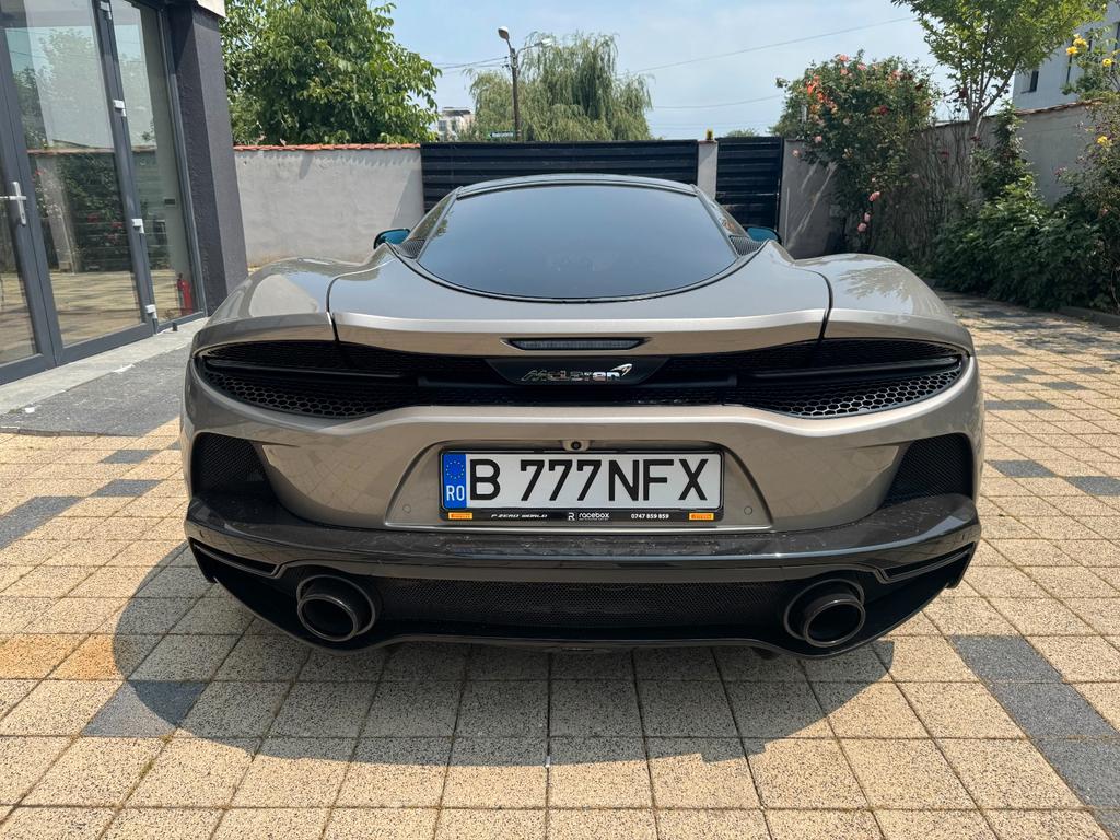McLaren GT