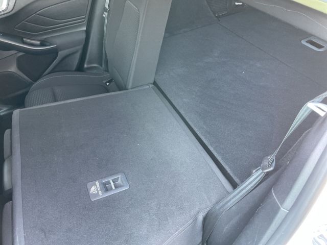 Fahrzeugabbildung Ford Focus 1.5 EcoBlue Cool & Connect AHK, Navi, Sitz