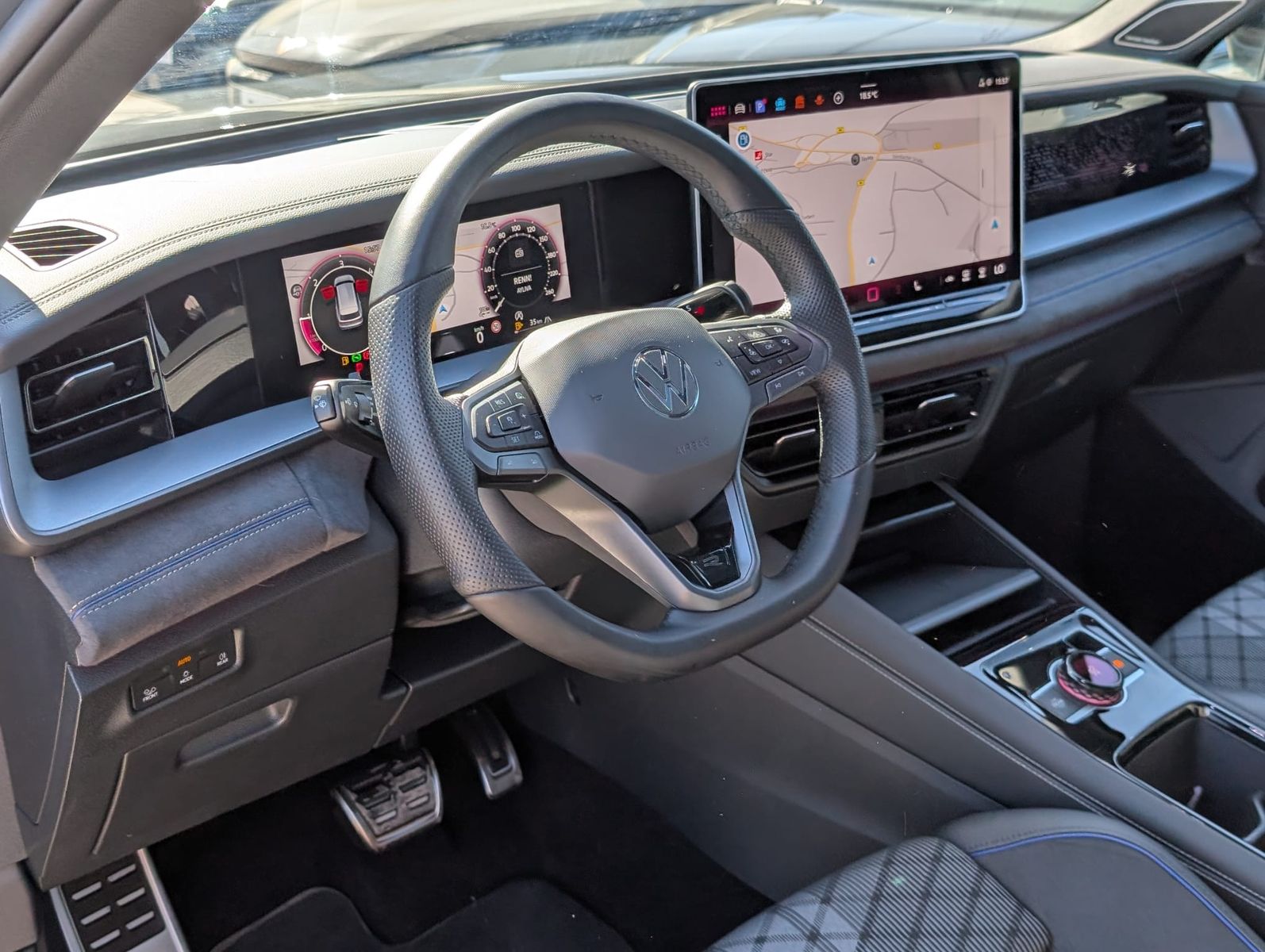 Fahrzeugabbildung Volkswagen Tayron 2.0TDI 4M R-Line 7Si*MATRIX*AHK*PANO*H&K