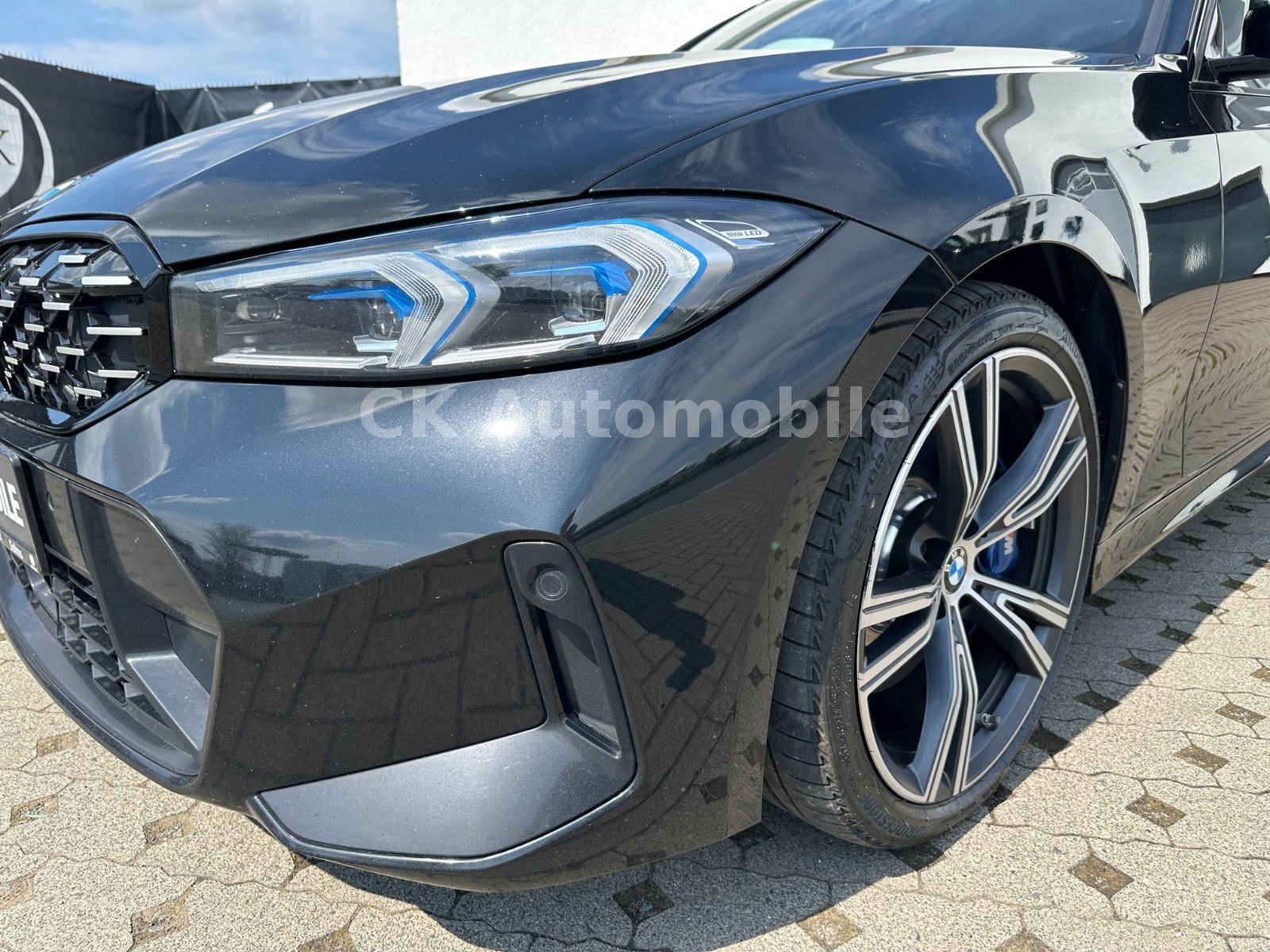 Fahrzeugabbildung BMW M340d xDrive Touring/Navi/Head-Up/Pano/360°/LED