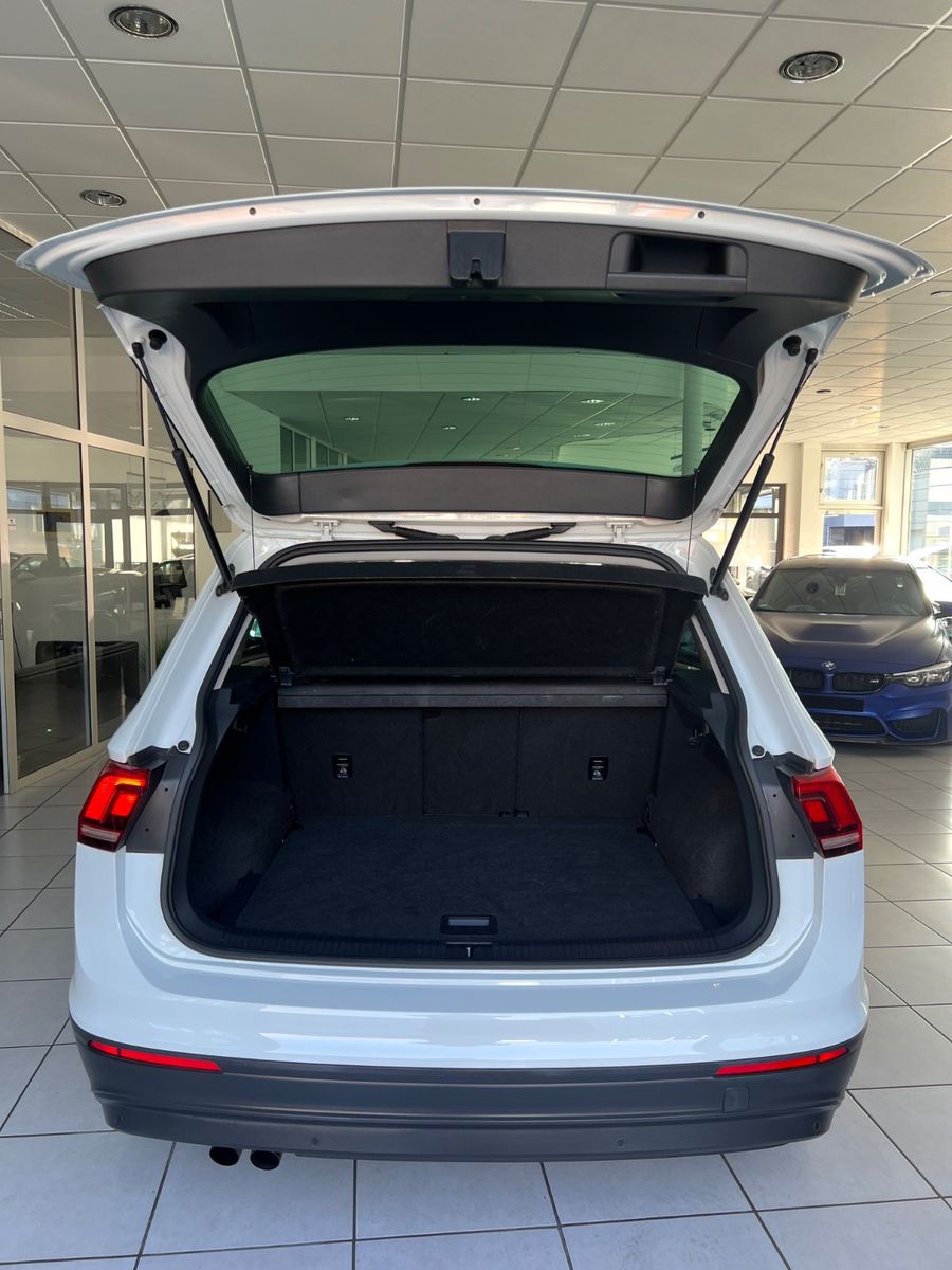 Fahrzeugabbildung Volkswagen Tiguan 1.4TSI DSG Comfortline *LED*NAVI* 1.HAND*