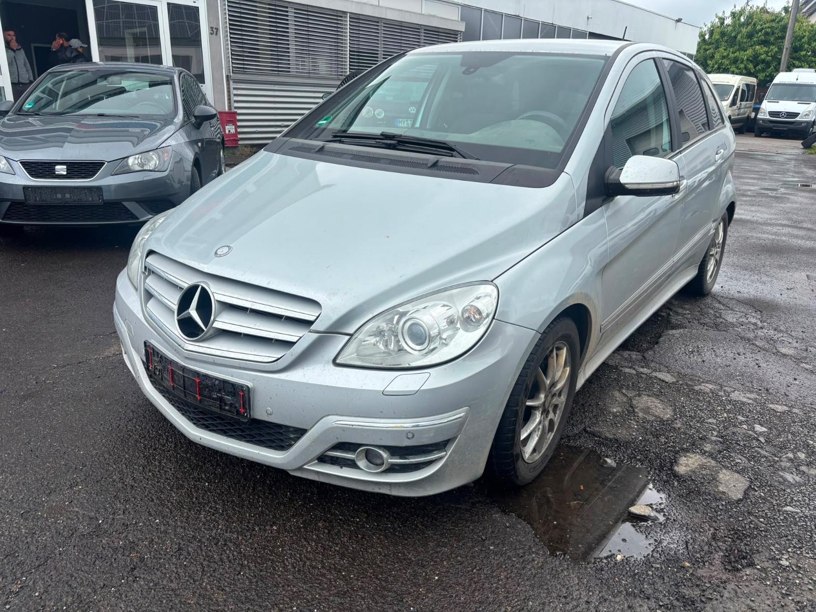 Mercedes-Benz B 200 CDI Automatik+Teilleder+Bi-Xenon+AHK+PDC