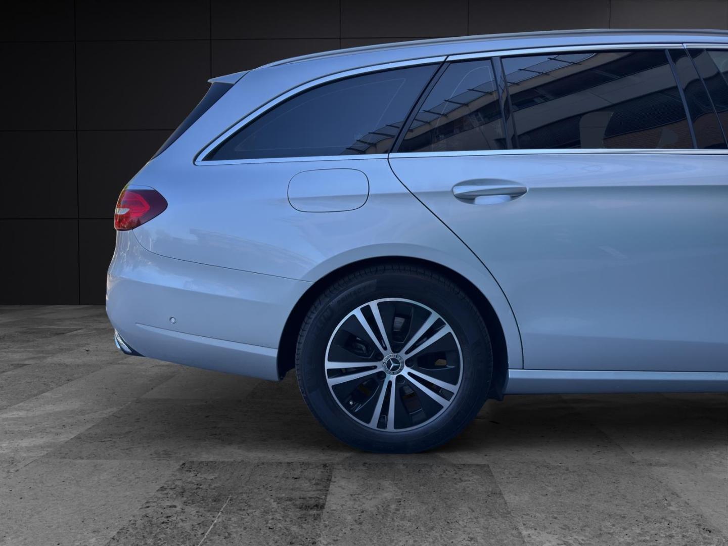 Mercedes-Benz E 220 d T Avantgarde MBUX COMAND Kamera LED Appl