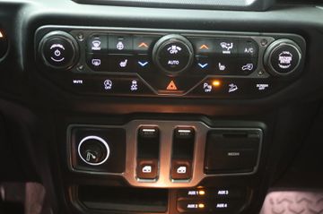 Jeep Wrangler Unlimited Sahara Overland Paket