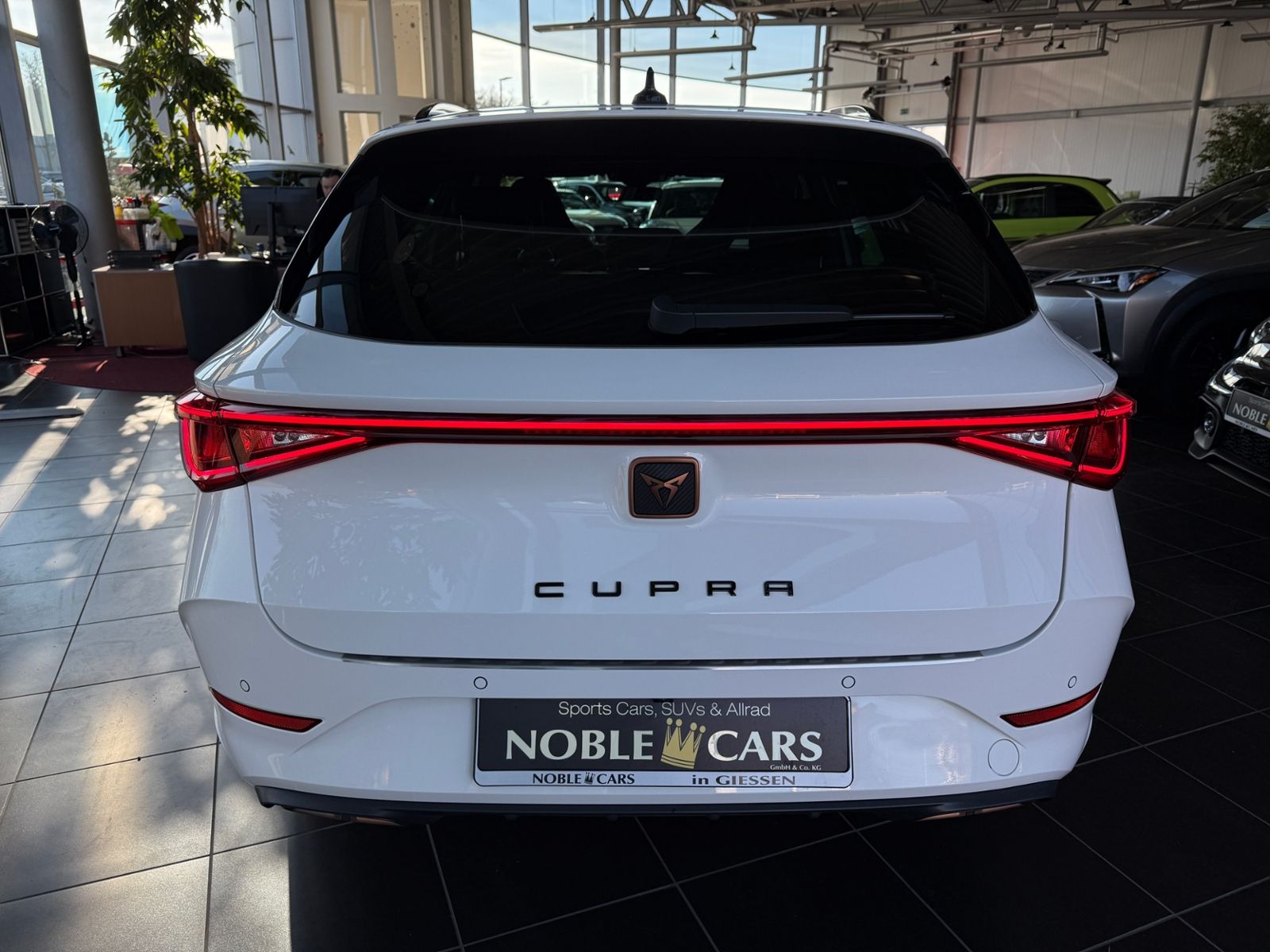 Fahrzeugabbildung CUPRA Leon Sportstourer VZ e-Hybrid ACC LED NAV 19"