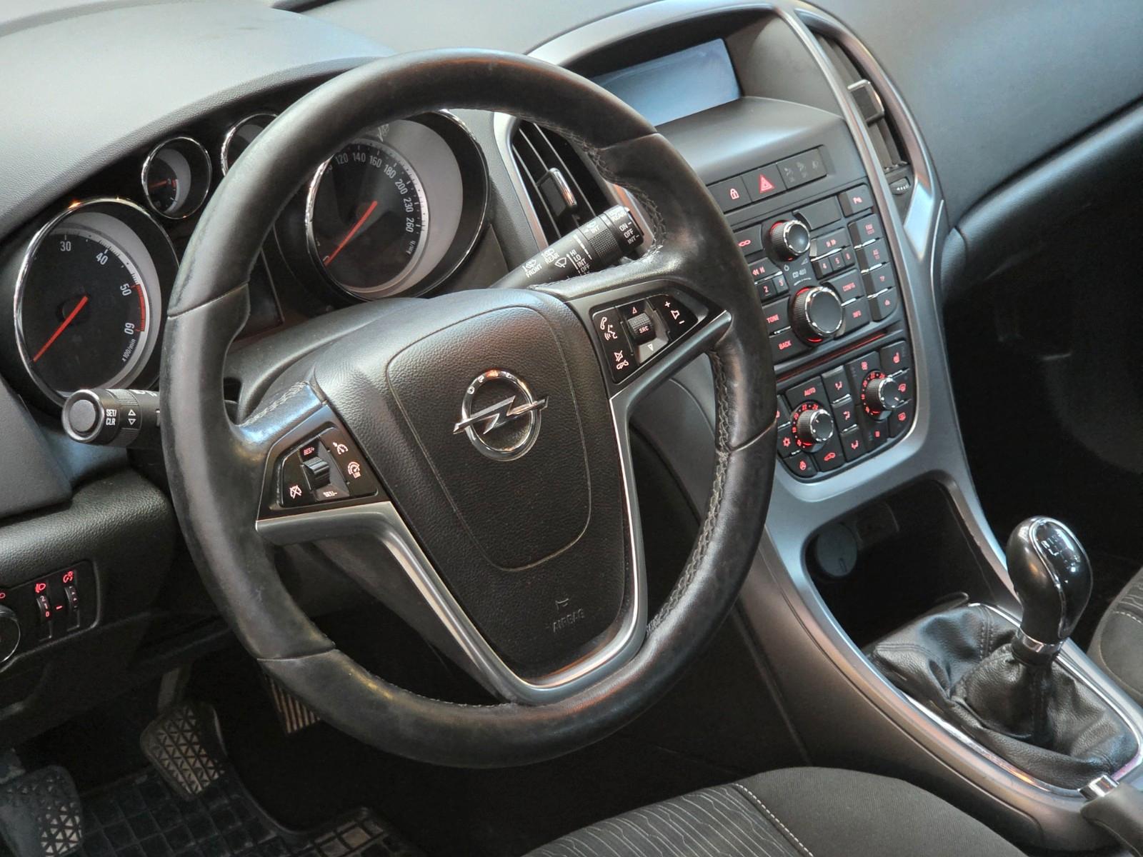 Opel Astra 2015 — фото 9
