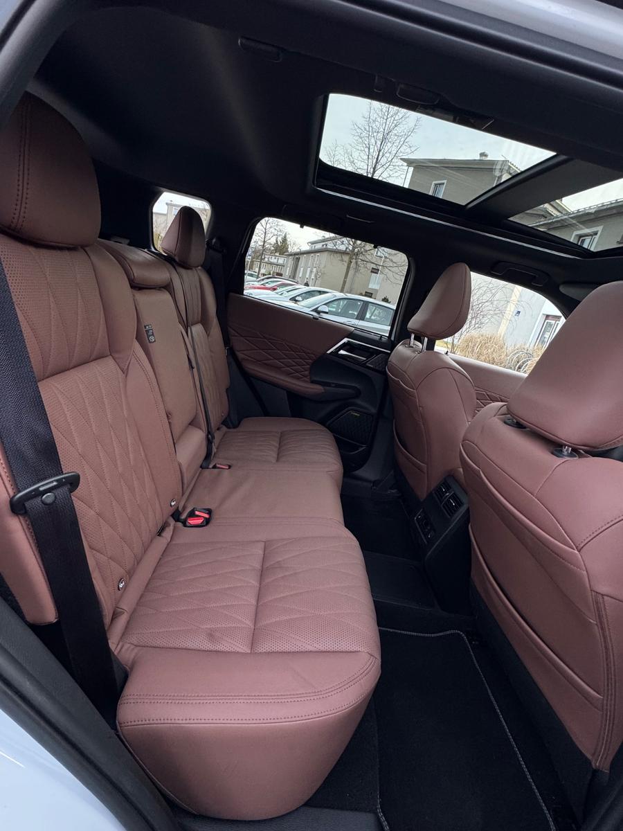 Mitsubishi LUXURY  2.4 PHEV 100 kW S-AWC Top