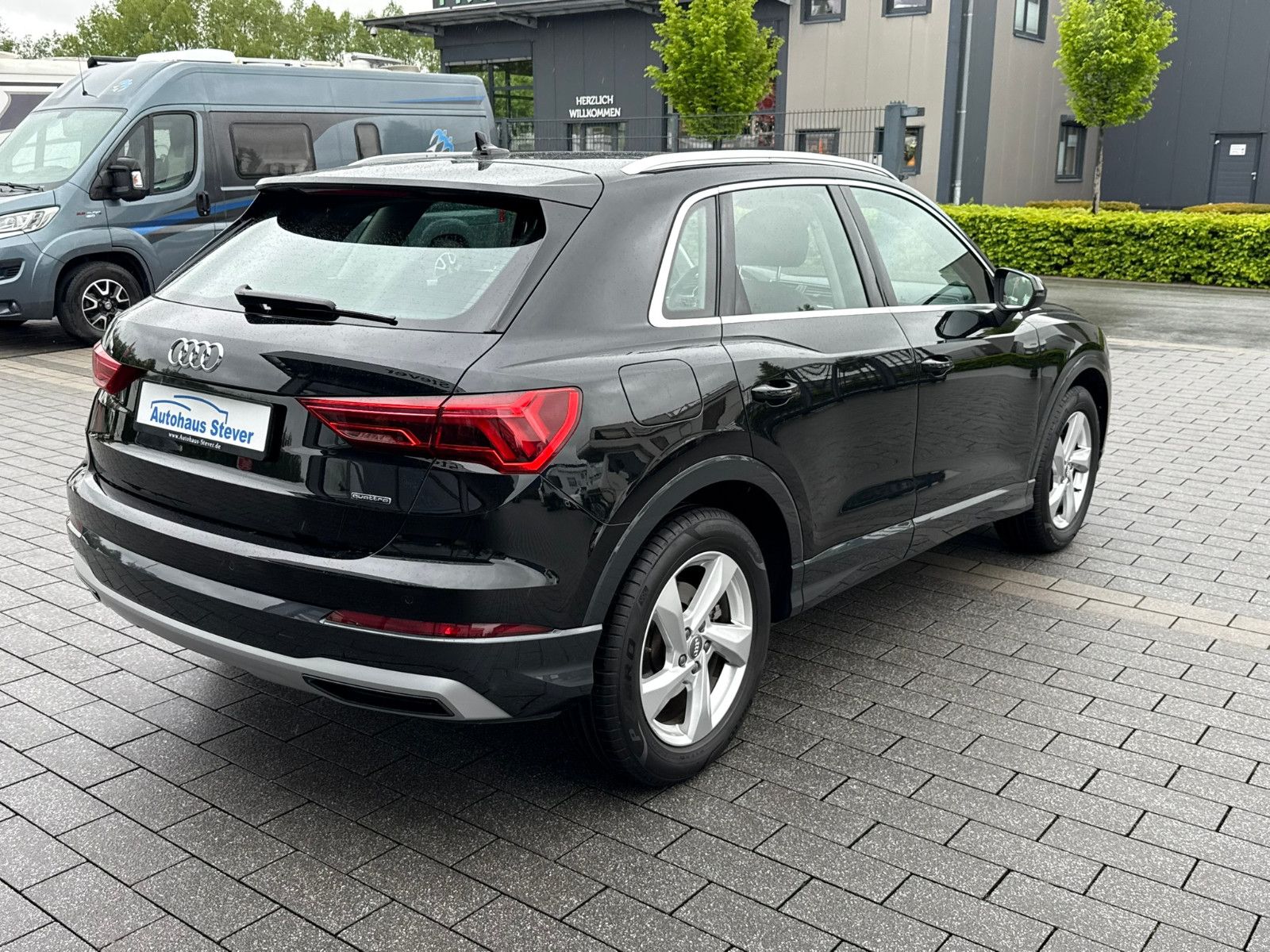 Fahrzeugabbildung Audi Q3 40 TFSI quattro advanced