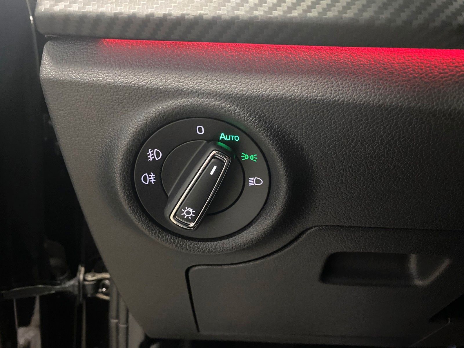 Fahrzeugabbildung SKODA Kamiq 1.5 TSI ACT DSG Monte Carlo+MATRIX+APP++++