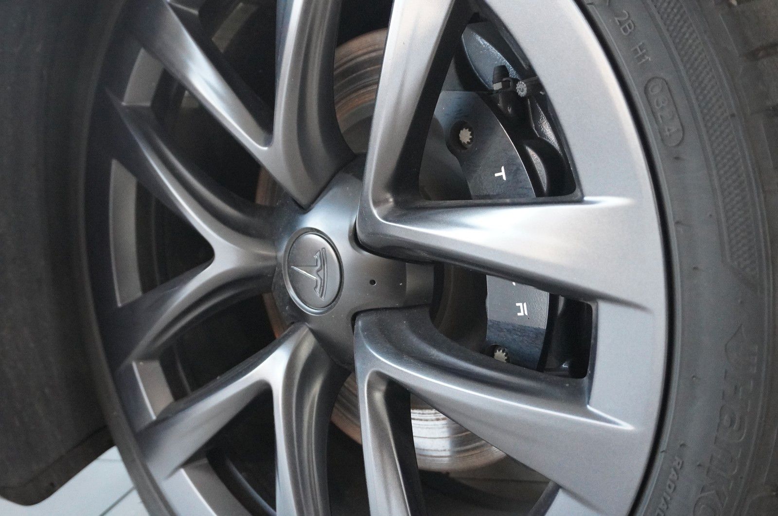 Fahrzeugabbildung Tesla Model S DUAL-MOTOR LONGRANGE NAVI/AMD/YOKE/LEDER