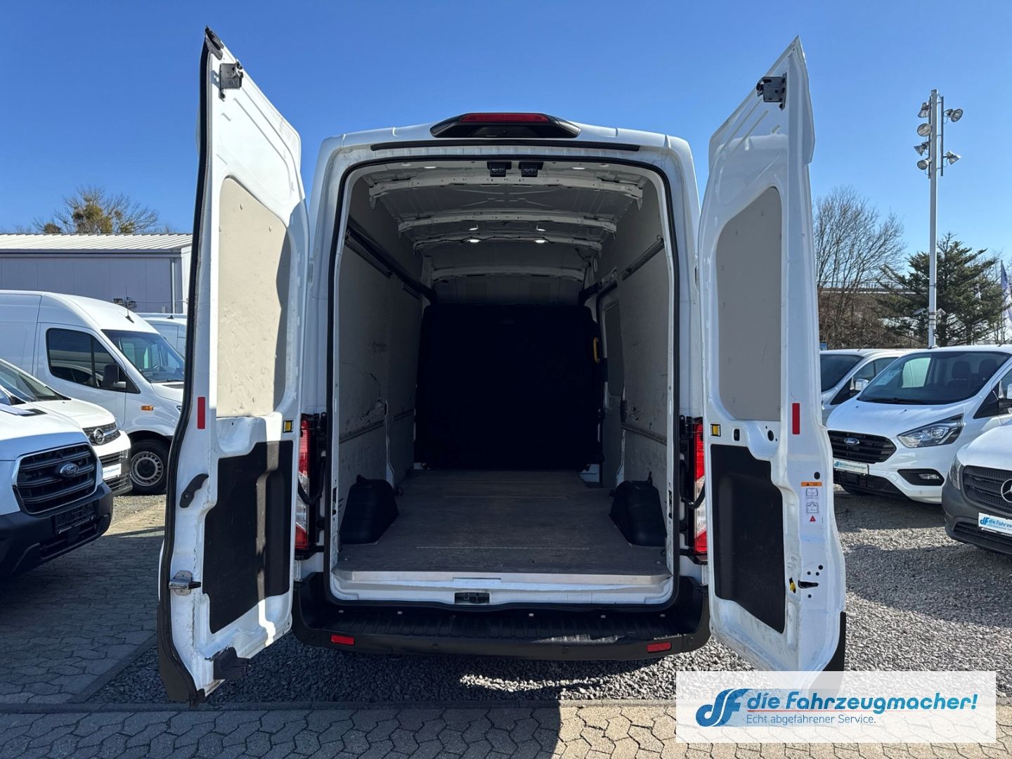 Fahrzeugabbildung Ford Transit Kasten E 350 L3 Trend 89kwh* 360 Kamera