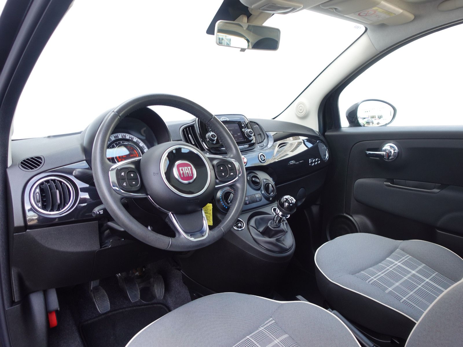 Fahrzeugabbildung Fiat 500 0.9 8V TwinAir Lounge S&S   Panoramadach,PDC