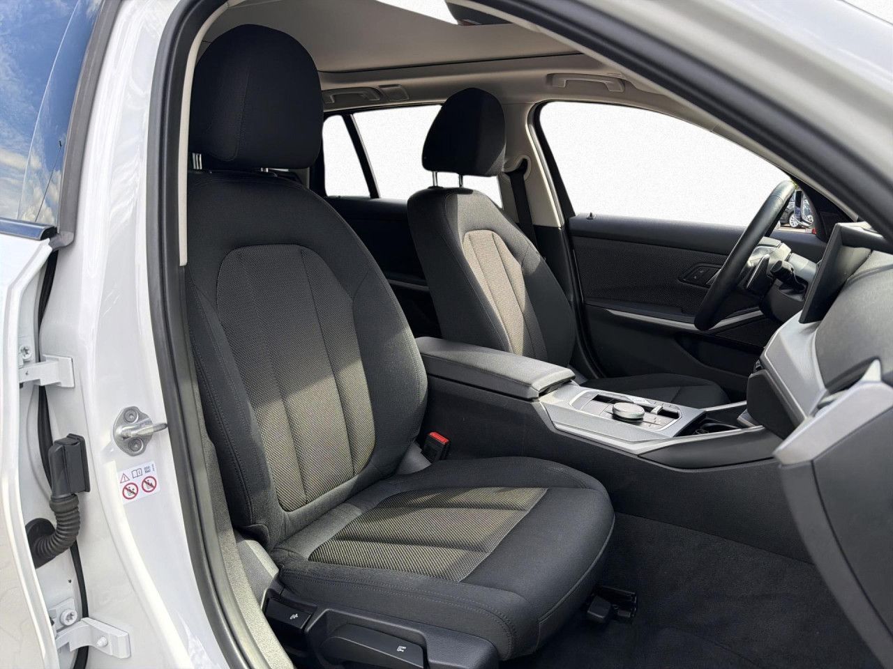 BMW 318d Touring Aut. AHK,Pano,Stop&Go,StndHzg,H/K foto 13