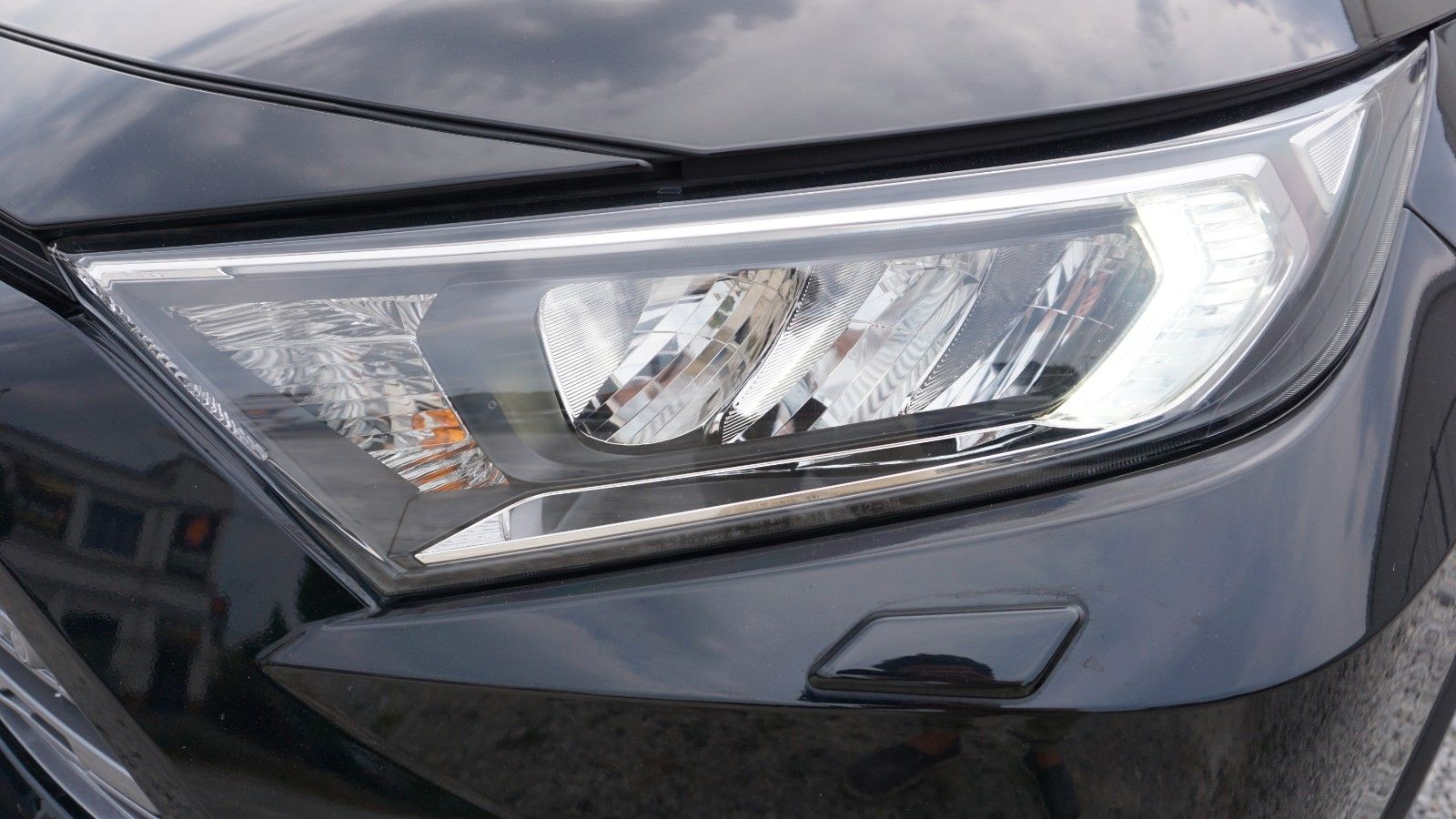 Fahrzeugabbildung Toyota RAV4 Hybrid 4x4 Team Deutschland LED,ACC,SH,AHK