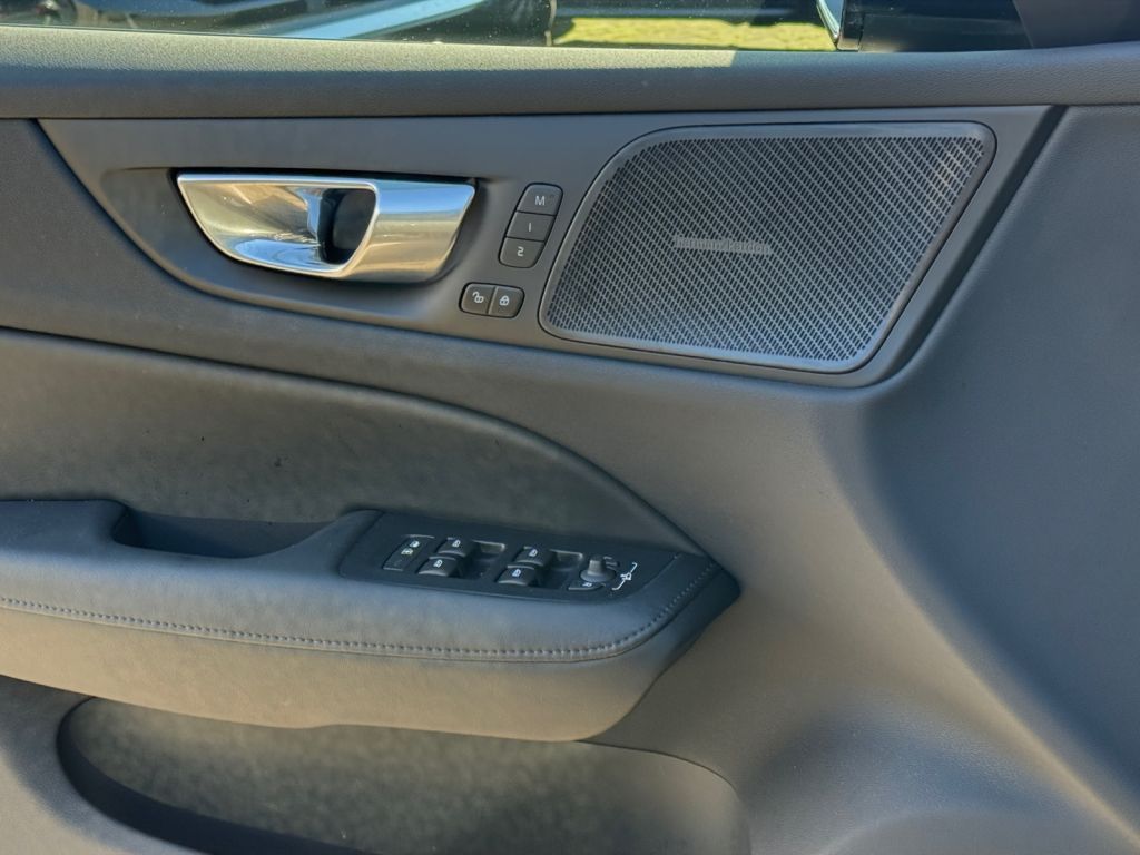 VOLVO V60 B4 B DKG Plus Dark VOLVO V60 B4 B DKG Plus Dark