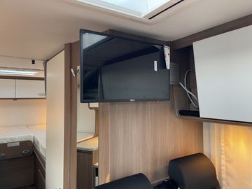 Carado V 337 PRO+ AUTOMATIK KLIMA NAVI TV