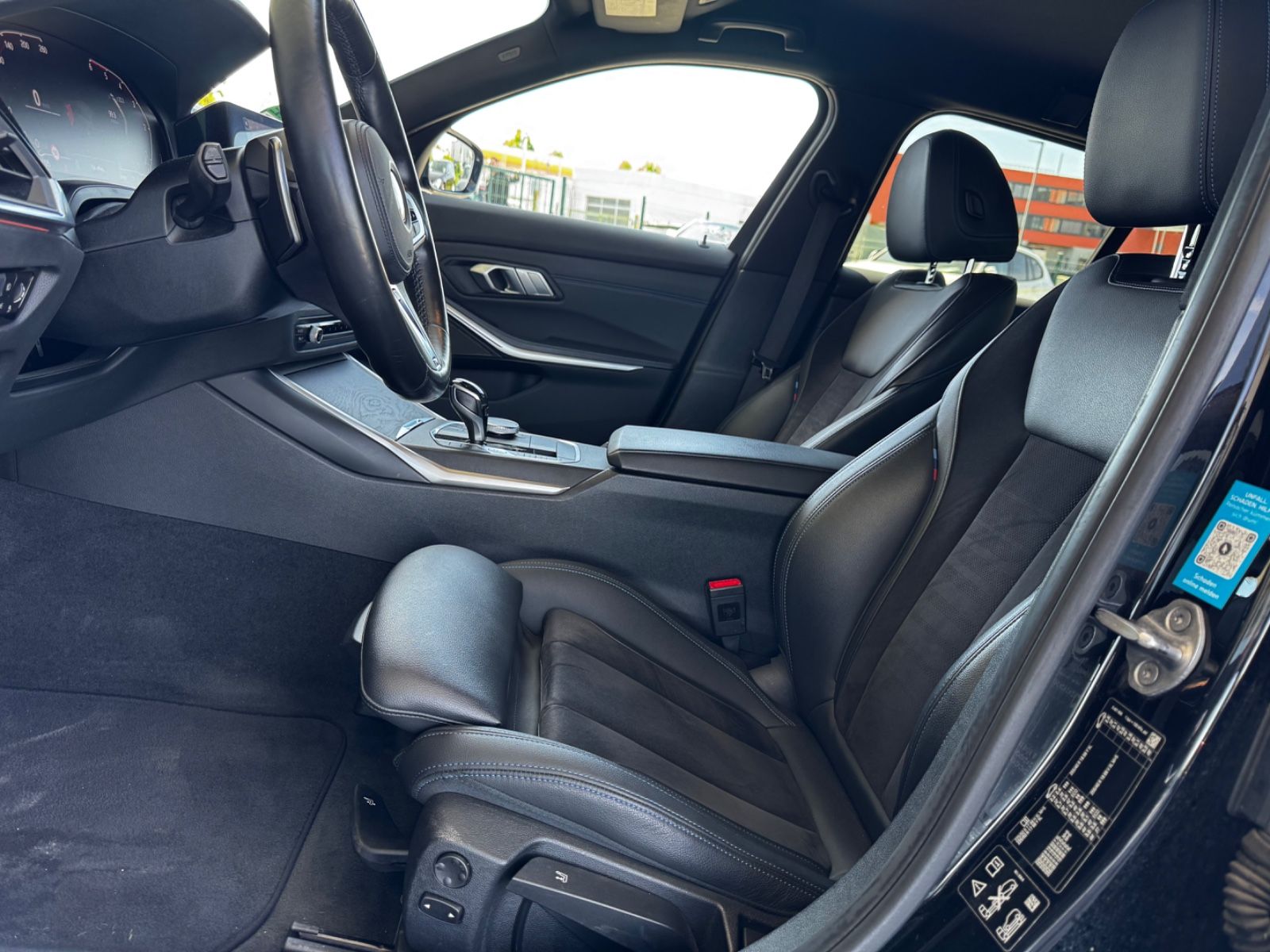 BMW 320d xDrive M-Sportpaket LED Navi Leder foto 12