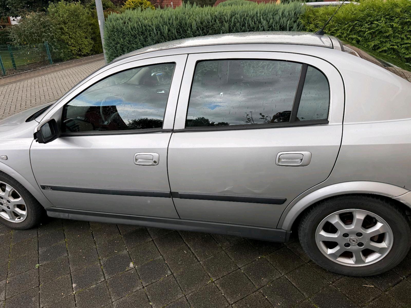 Opel Astra 2004 — interior