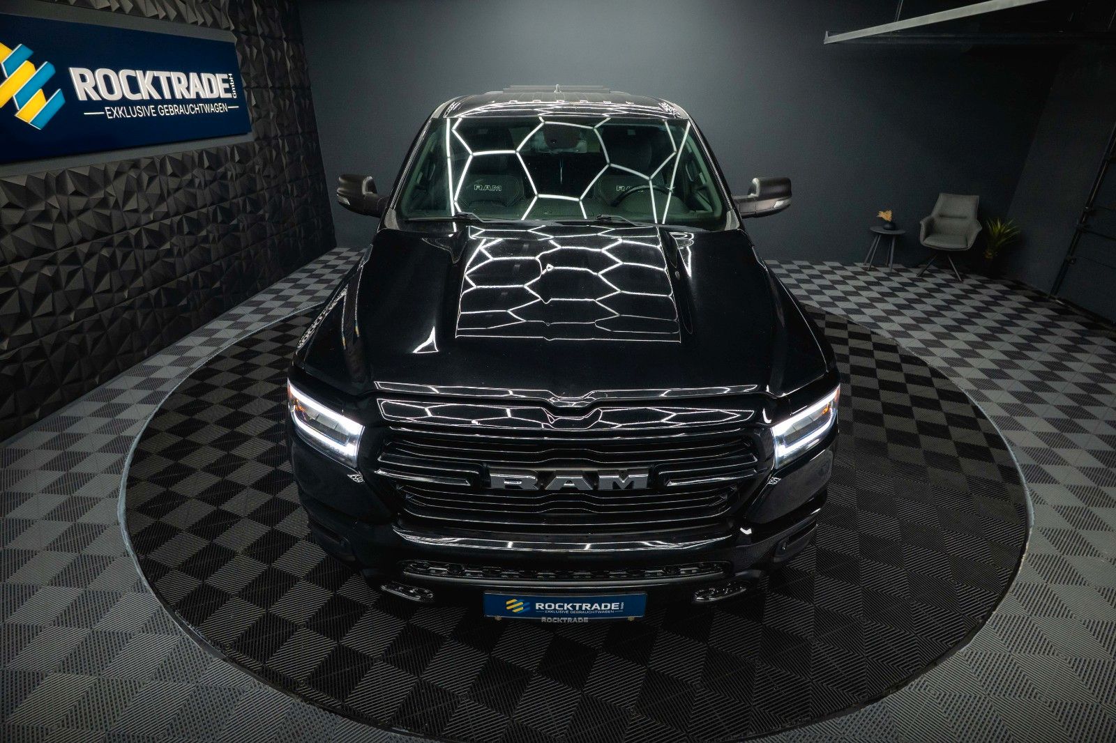 Fahrzeugabbildung Dodge RAM 5.7 V8 HEMI 4x4 OFFROAD Night-Paket *LED*