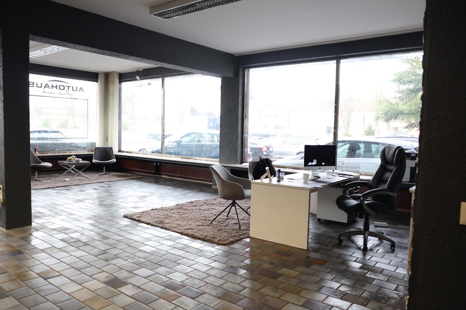 showroom-image-main