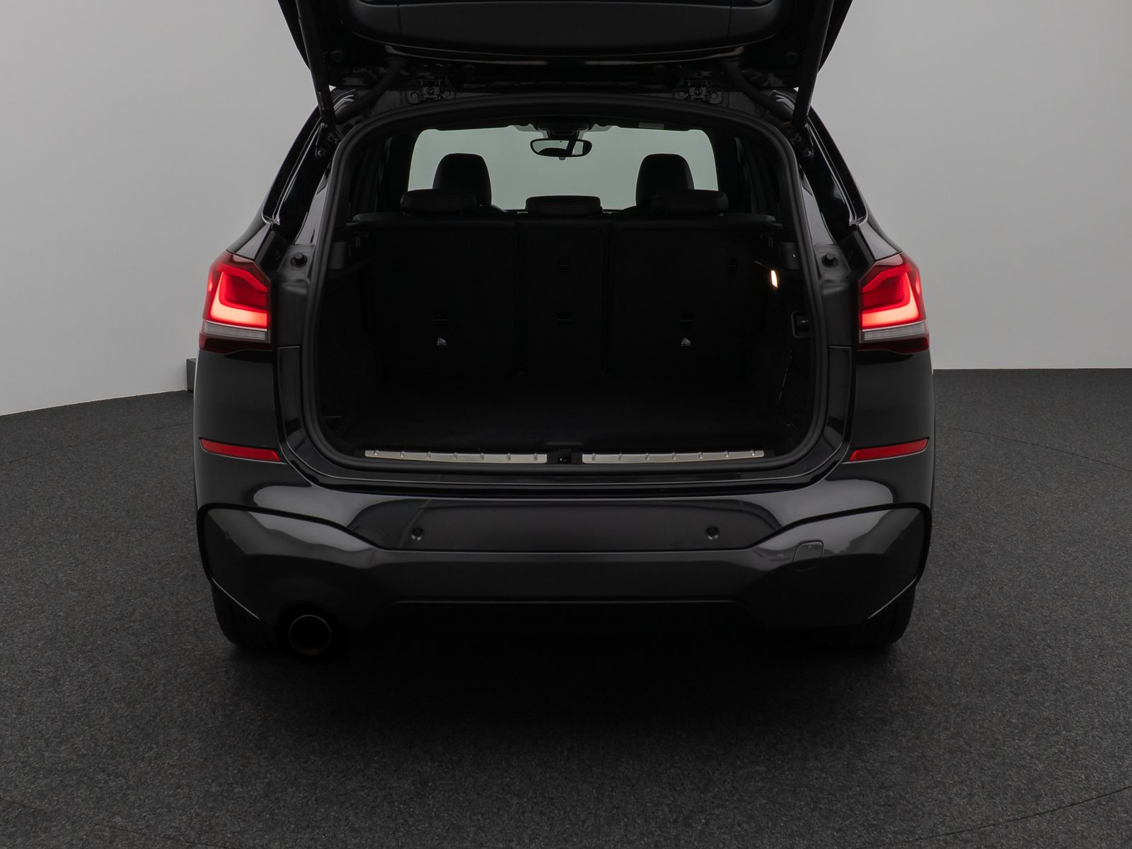 Fahrzeugabbildung BMW X1 xD25e M Sport Kamera HUD DAB HiFi Alarm 19Zol