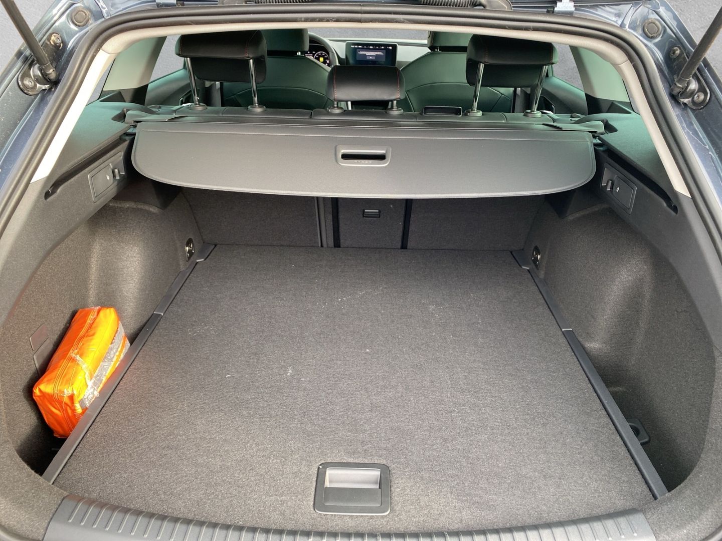 Fahrzeugabbildung SEAT Leon Sportstourer FR 2.0 TDI EU6d Navi digitales