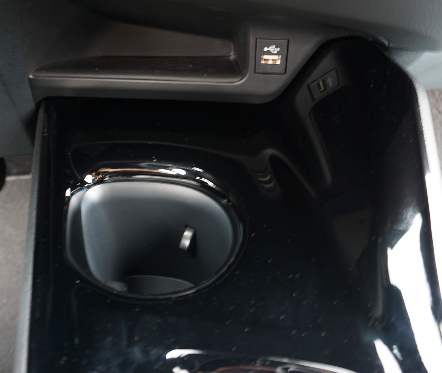 Fahrzeugabbildung Toyota C-HR Hybrid Team DE, Navi,Keyless,ACC,LED,Kamera
