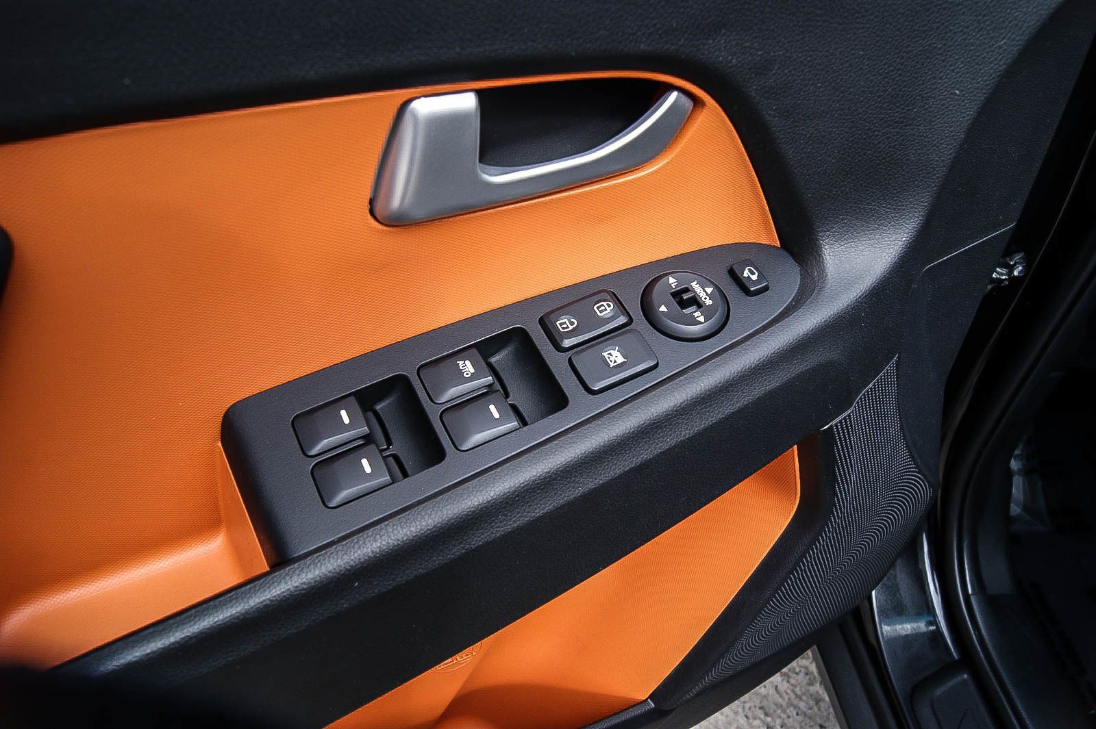 Fahrzeugabbildung Kia Sportage 2.0i Dream 4WD ANHÄNGERKUPPLUNG ORANGE