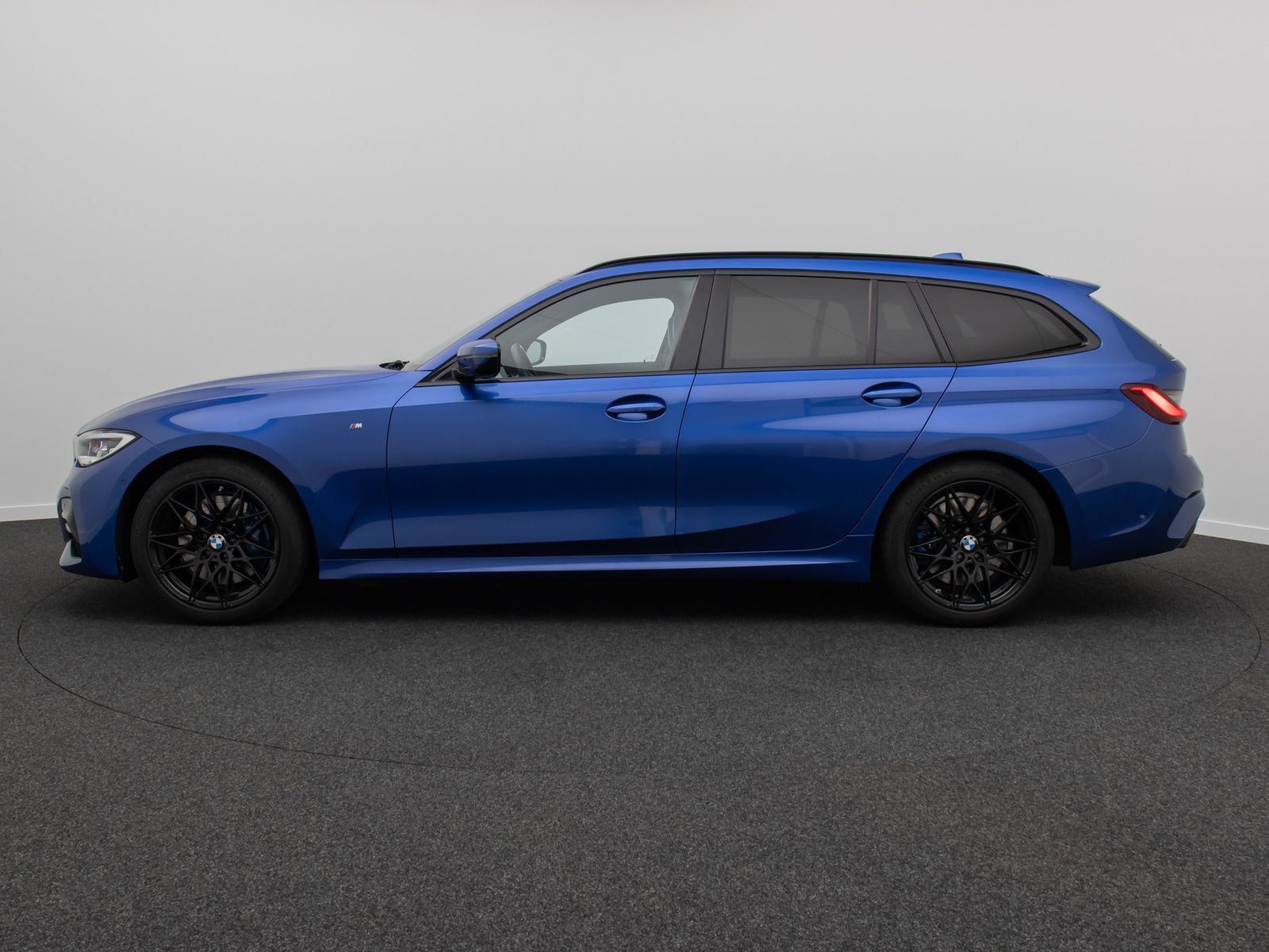 Fahrzeugabbildung BMW 330d M Sport Panorama HUD DAB Laser HiFi AHK