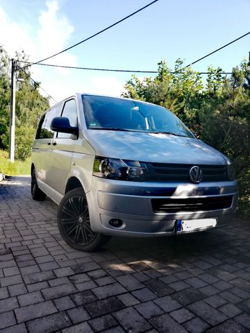 Volkswagen T5 Transporter - 8 Sitzer mit  Rampe