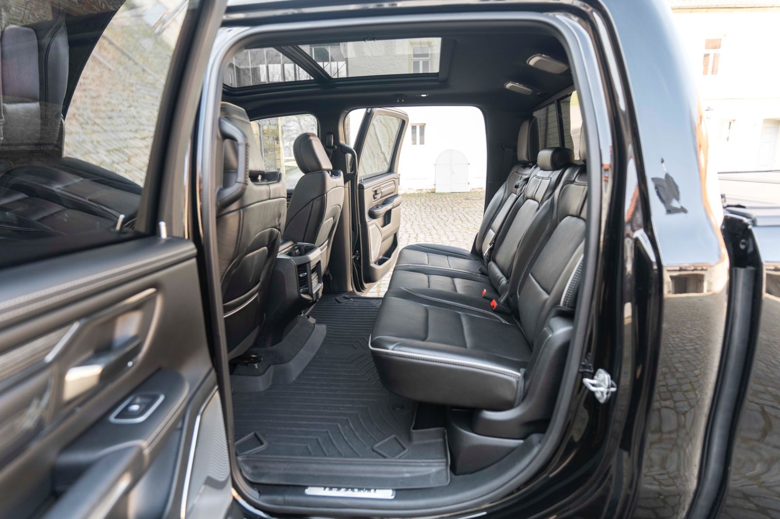 Fahrzeugabbildung Dodge RAM 1500 Limited H&K ACC 360° LED LUFTFEDERUNG