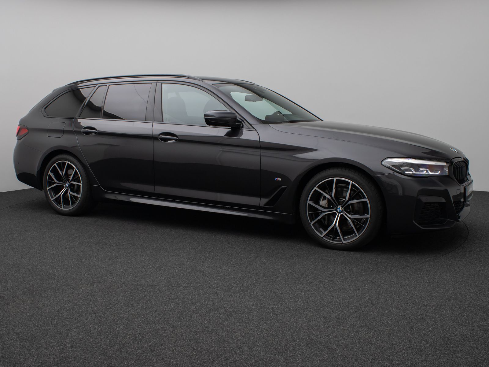 Fahrzeugabbildung BMW 530d xD M Sport Kamera HUD DAB H/K Komfort Alarm