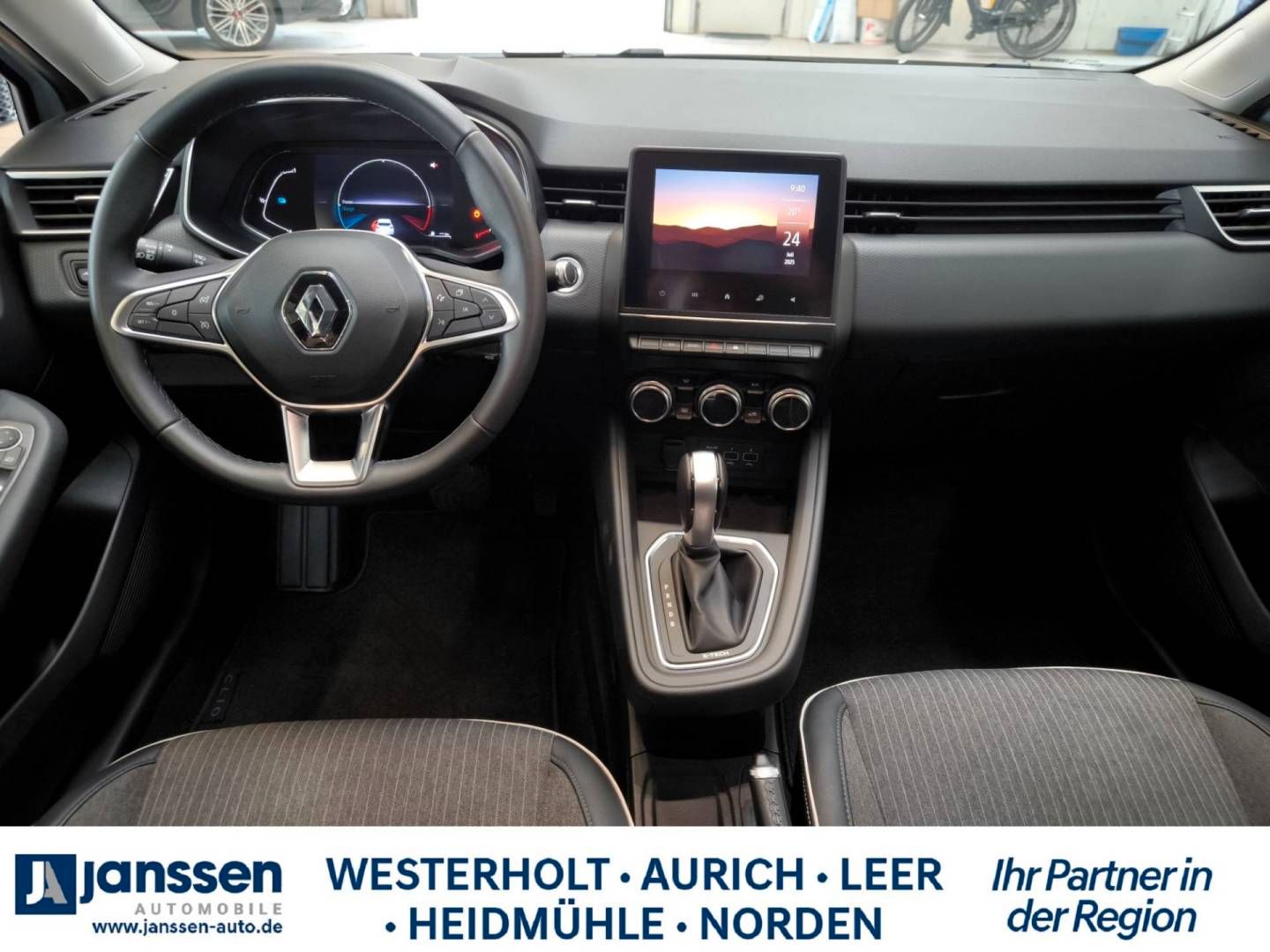 Fahrzeugabbildung Renault CLIO INTENS E-TECH 140