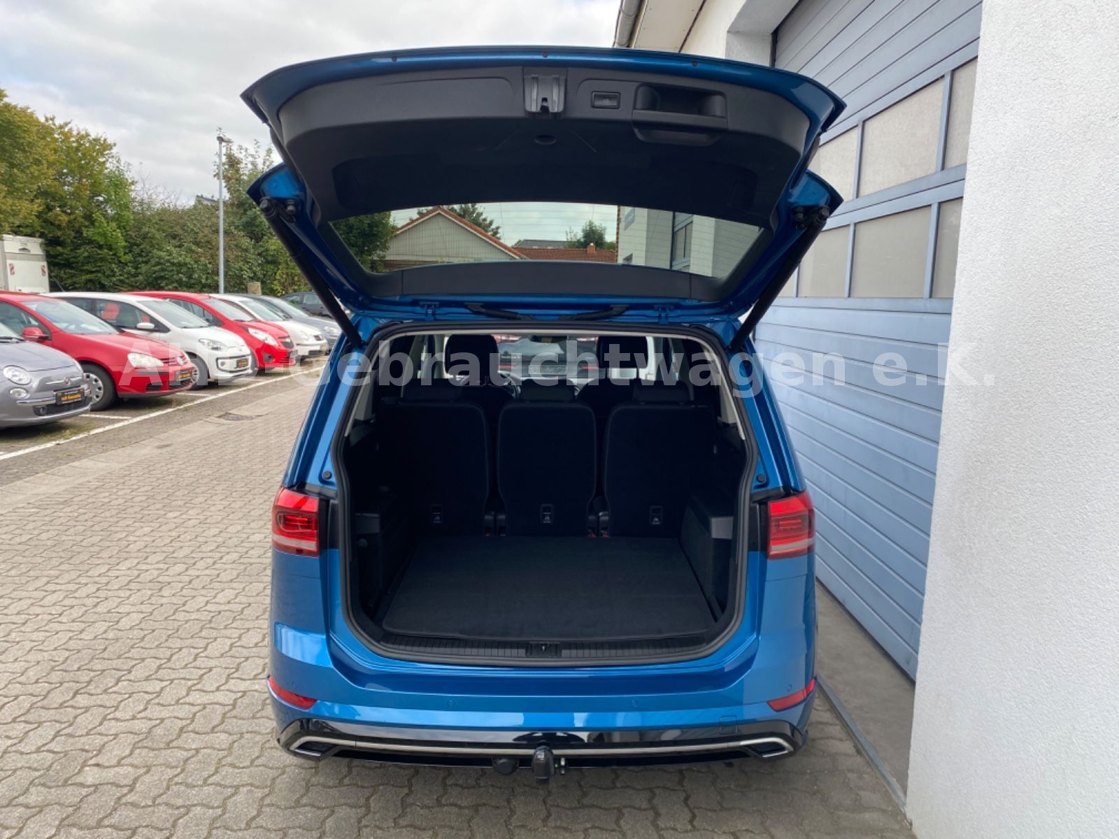 Fahrzeugabbildung Volkswagen Touran 1.5 TSI Highline R-Line LED AHK 7-Sitzer