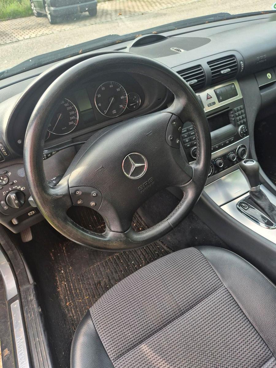 Mercedes-Benz C230 2007 — photo 10